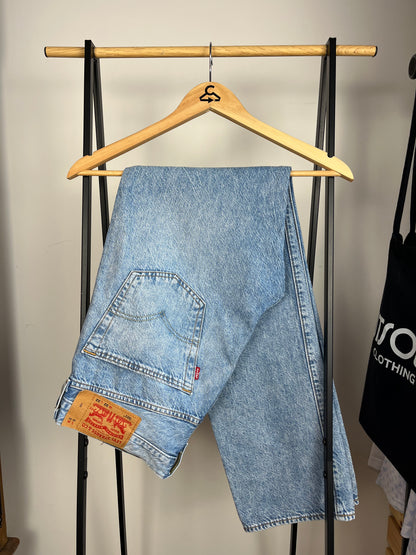 Levi’s 501 Light Blue Lightweight Jeans W32 L32